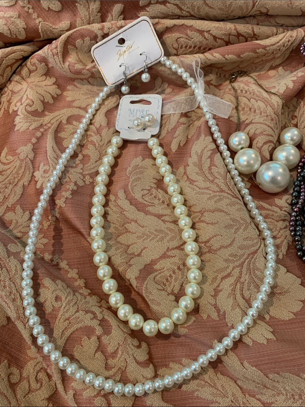 A Collection of Pearls necklace sets earrings bracelet - Picture 11 of 13
